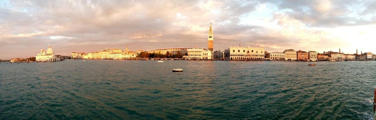 Ca Lezze Bell'Appartamento Nel Cuore Di Venezia Exterior photo